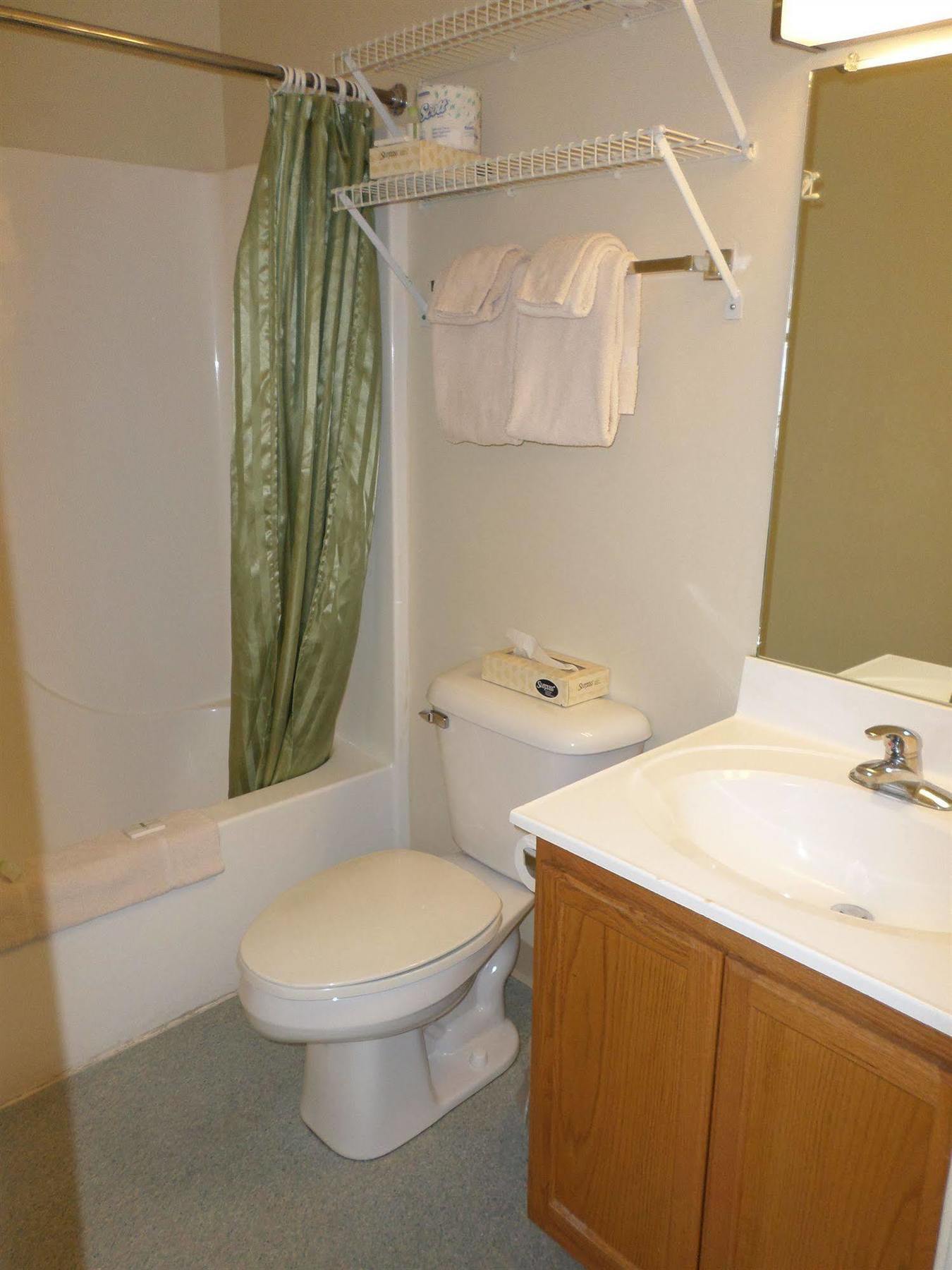 Handys Extended Stay Suites Colchester Extérieur photo