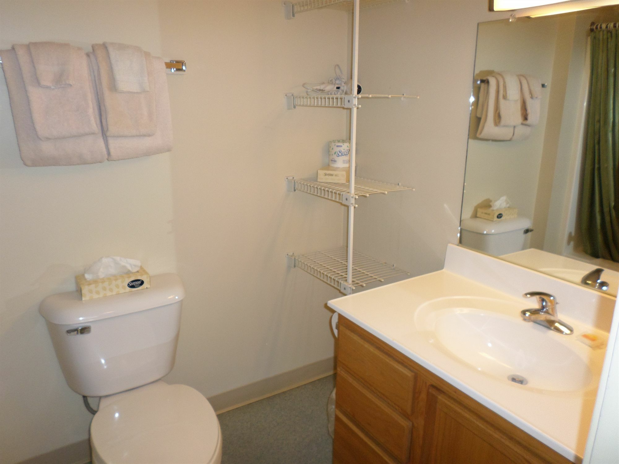 Handys Extended Stay Suites Colchester Extérieur photo